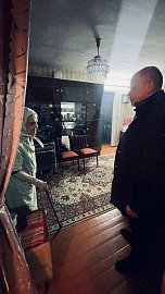 Роман Пономарев в рамках акции «С Новым годом, ветеран!», поздравил Захарову Нину Михайловну с наступающим Праздником