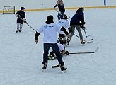 Лариса Круглова в День Защитника Отечества посетила турнир по хоккею в селе Тулома