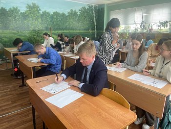 Депутат Мурманской областной Думы Юрий Шадрин присоединился к Всероссийской акции «Диктант Победы 2023»