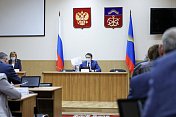 В Думе состоялись рабочие встречи Губернатора области Андрея Чибиса с депутатами фракций регионального парламента