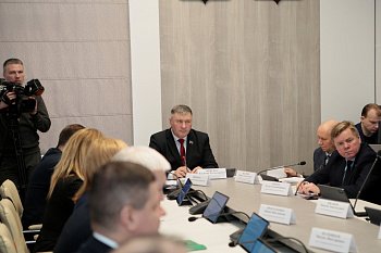 Состоялось заседание комитета по законодательству, государственному строительству и местному самоуправлению под председательством Владимира Мищенко