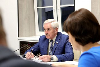 В региональном парламенте прошло заседание комитета по вопросам безопасности, ВПК, делам военнослужащих и ЗАТО под председательством Михаила Ильиных