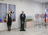 В Губернаторском лицее открылась фотовыставка "Отец Героя"