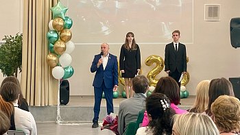 Роман Пономарев посетил «Последний звонок» в стенах Лицея №2 
