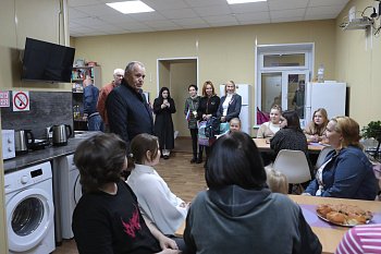 Региональные парламентарии приняли участие в акции "Собери ребенка в школу"