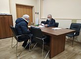 Василий Омельчук провел прием граждан в общественной приемной партии "Единая Россия" в Полярных Зорях