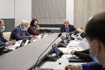 В областной Думе состоялось заседание комитета по вопросам безопасности, военно-промышленного комплекса, делам военнослужащих и ЗАТО под председательством Михаила Ильиных 