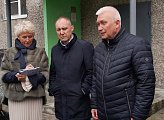 Уважаемые земляки, 18 июня вместе с депутатом Совета депутатов города Мурманска Андреем Анатольевичем Савенковым и специалистами Управления Первомайского административного округа провели встречу с жителями микрорайона дома №30 по улице Зои Космодемьянской