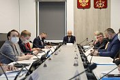 Состоялось заседание комитета областной Думы по экономической политике, энергетике и ЖКХ под председательством Максима Белова