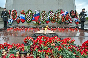 В Мурманске в День памяти и скорби зажгли свечи