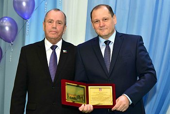 Спикер областной Думы Сергей Дубовой поздравил работников Кольской ГМК с профессиональным праздником 