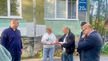 Роман Пономарев встретился с жителями домов 20А и 28В по проспекту Кирова