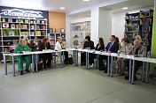 Поддержку семей с детьми в Мурманской области обсудили участники круглого стола