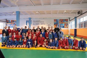 В Магнетитах стартовала первая тематическая смена по самбо