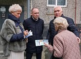 Уважаемые земляки, 18 июня вместе с депутатом Совета депутатов города Мурманска Андреем Анатольевичем Савенковым и специалистами Управления Первомайского административного округа провели встречу с жителями микрорайона дома №30 по улице Зои Космодемьянской
