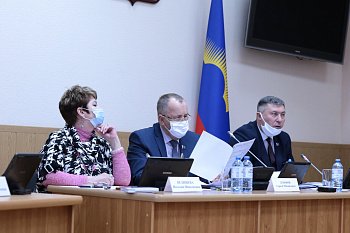  Региональные парламентарии обсуждают поправки в Трудовой кодекс