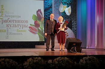 Спикер областной Думы Сергей Дубовой поздравил работников культуры с профессиональным праздником