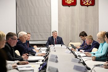 Комитет по законодательству, государственному строительству и местному самоуправлению поддержал законопроекты, определяющие организацию публичной власти в регионе