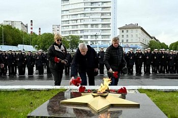 В День памяти и скорби в Североморске Юрий Шадрин принял участие в памятных мероприятиях