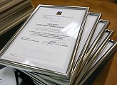Первый вице-спикер областной Думы Владимир Мищенко поздравил с наступающим профессиональным праздником коллектив автобазы 