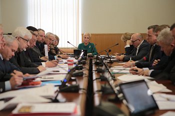 Состоялось очередное заседание комитета Думы по социальной политике и охране здоровья под председательством Надежды Максимовой 