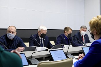 Депутат Мурманской областной Думы Михаил Викторович Белошеев принял участие в заседании комитета по образованию и науке