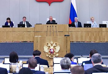 На "правительственном часе" в Госдуме обсудили социально-экономическое и инфраструктурное развитие Арктической зоны РФ