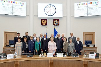 Парламентарии Северо-Запада поддержали предложение о введении запрета на взимание комиссии при внесении гражданами оплаты за жилищно-коммунальные услуги 