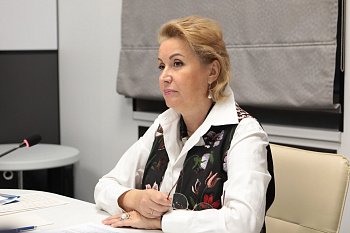 Парламентарии поддержали инициативу об увеличении единовременной выплаты врачам, приезжающим работать в малые города региона, до полутора миллиона рублей 