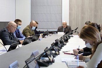 Состоялось заседание комитета областной Думы по природопользованию, экологии, рыбохозяйственному и агропромышленному комплексу под председательством Валерия Пантелеева 