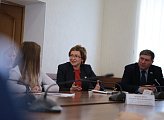 Урок парламентаризма для школьников прошел в Мурманской областной Думе