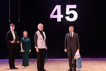 Юрий Шадрин поздравил Дворец культуры «Судоремонтник»  с юбилеем