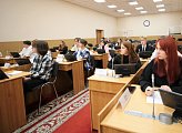Мурманские школьники познакомились с работой областного парламента