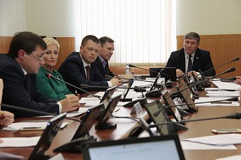 Состоялось очередное заседание комитета Думы по законодательству и государственному строительству под председательством Владимира Мищенко 