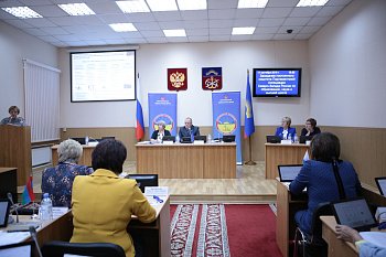 На базе Мурманской областной Думы прошло заседание постоянного комитета Парламентской  Ассоциации Северо-Запада России по образованию, науке и высшей школе