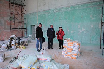 В школе №269 Снежногорска продолжается масштабный ремонт спортивного зала в рамках проекта «Арктическая школа»