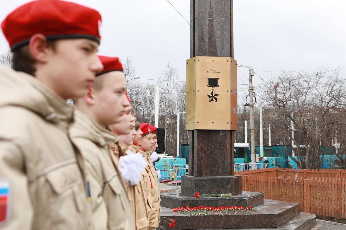 В Мурманске отметили 41-ю годовщину присвоения почетного звания "Город-герой"