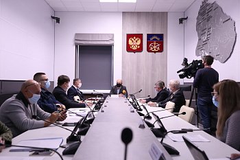 Состоялось очередное заседание комитета по экономической политике, энергетике и жилищно-коммунальному хозяйству под председательством Максима Белова