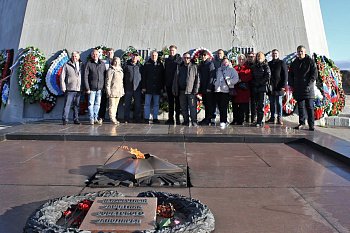 Парламентарии Северо-Запада России почтили память Защитников Заполярья