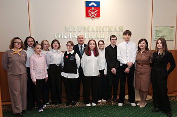 Мурманские школьники познакомились с областной Думой