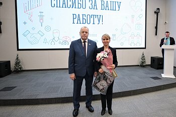 Сергей Дубовой поблагодарил заполярных медиков за работу в уходящем году