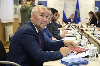 Депутат Мурманской областной Думы Василий Омельчук принял участие в выездном заседании правительства Мурманской области в городе Полярные Зори