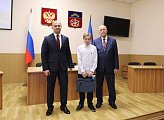Юным мурманчанам торжественно вручили паспорта в областной Думе