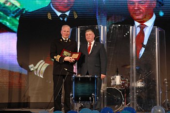 Владимир Мищенко поздравил сотрудников  Мурманского морского торгового порта с профессиональным праздником