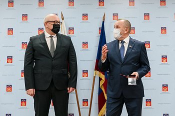 Председатель областной Думы Сергей Дубовой награжден знаком отличия «За заслуги перед Мурманской областью»