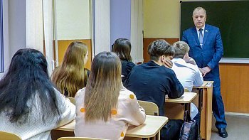 В Видяево Сергей Дубовой провел урок мужества для старшеклассников 