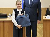 В областной Думе прошел День открытых дверей для учащихся из Североморска и Никеля
