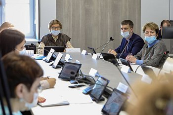 Состоялось заседание комитета областной Думы по образованию, науке, делам семьи, молодежи и спорту под председательством Ларисы Кругловой