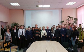 Уважаемые земляки, сегодня провел очередное заседание "Исторической гостиной" с курсантами и студентами Мурманского морского рыбопромышленного колледжа имени И.И. Месяцева