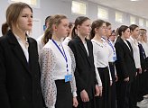 В Губернаторском лицее открылась фотовыставка "Отец Героя"